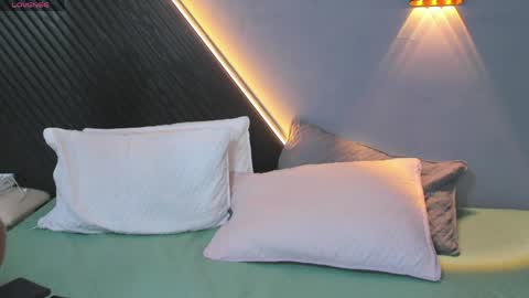    online show from April 7, 11:15 pm