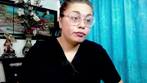 laia_hadid online show from February 2, 6:06 pm