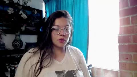 laia_hadid online show from April 24, 3:47 pm