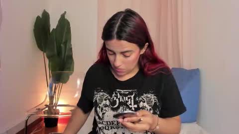 Snapshot of laia_jonees chatting on September 28, 12:10 pm Laia  online show from September 28, 12:10 pm