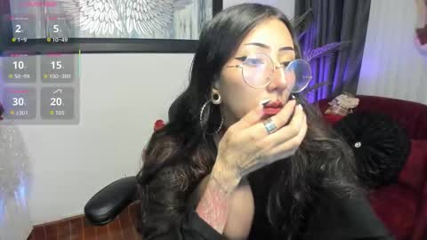 Snapshot of laila_angel chatting on December 4, 2:21 am laila_angel online show from December 4, 2:21 am