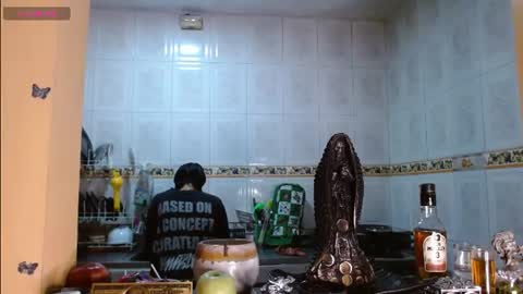 Snapshot of laila_bunny chatting on July 25, 6:11 am Lai online show from July 25, 6:11 am