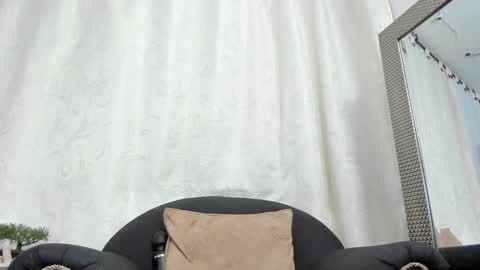 Lailacastillo online show from January 17, 1:35 pm