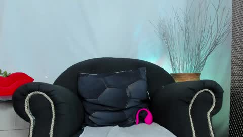 Lailacastillo online show from April 22, 2:51 pm