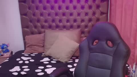 Snapshot of lailahdark chatting on November 19, 4:45 am Camila online show from November 19, 4:45 am