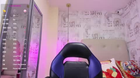 Snapshot of lailamorfy chatting on December 12, 1:17 pm online show from December 12, 1:17 pm