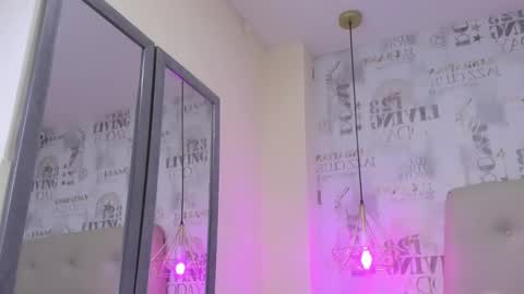 Snapshot of lailamorfy chatting on December 14, 3:47 pm online show from December 14, 3:47 pm