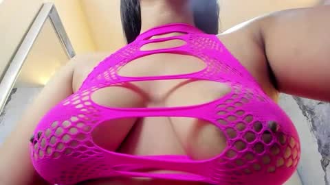 Snapshot of lailamorfy chatting on October 14, 12:17 pm online show from October 14, 12:17 pm