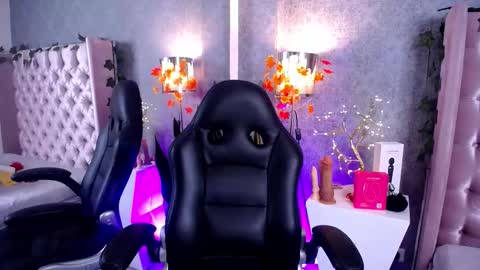 Laila Stilwills online show from January 31, 8:51 pm