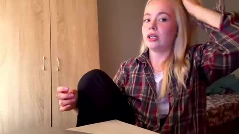 Snapshot of laino_ chatting on August 3, 4:44 pm Omilia online show from August 3, 4:44 pm