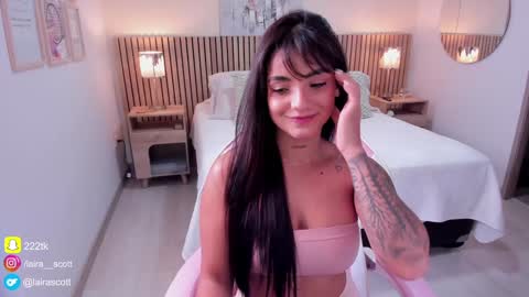 Snapshot of laira_scott chatting on January 14, 9:30 pm Laira online show from January 14, 9:30 pm