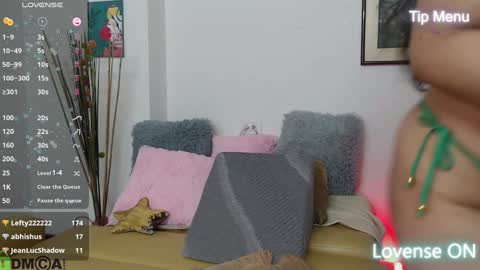 Snapshot of lairen_baby chatting on February 6, 2:37 pm lairen baby online show from February 6, 2:37 pm