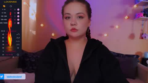 Snapshot of lala_loulou chatting on October 18, 12:06 pm Nicky online show from October 18, 12:06 pm