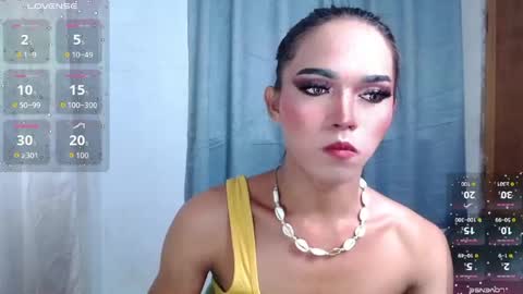 Snapshot of lala_moves chatting on May 22, 1:24 am Joxie online show from May 22, 1:24 am