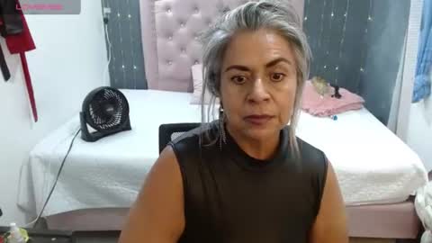 Snapshot of lalisha_96 chatting on June 19, 12:37 am lalisha online show from June 19, 12:37 am