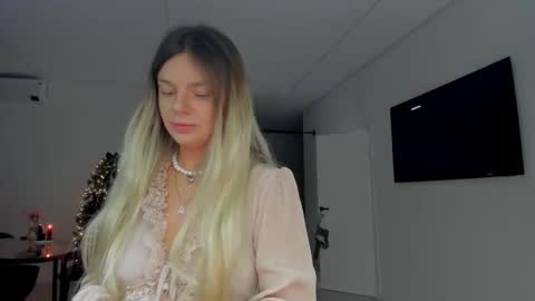 Lallie  online show from December 21, 3:19 pm