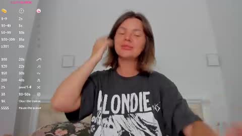 Lallie  online show from June 11, 3:43 pm