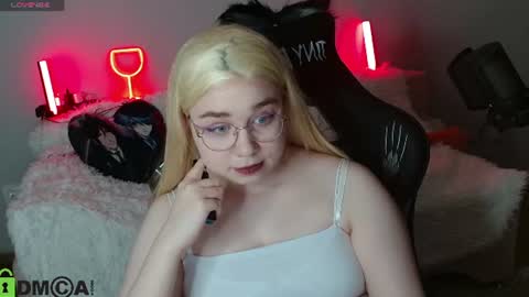 Snapshot of laly_loose chatting on August 3, 6:00 pm Eva online show from August 3, 6:00 pm