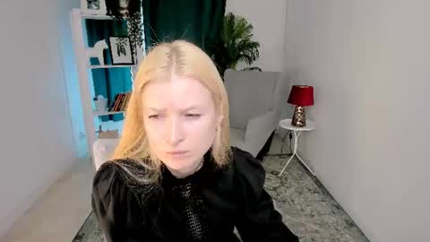 Snapshot of laly_peach chatting on July 30, 6:34 am Laly online show from July 30, 6:34 am