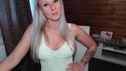 LaMadrina006 online show from May 11, 7:36 am