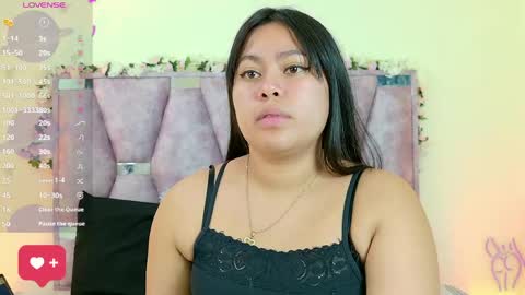 Snapshot of lana_bennett69 chatting on May 18, 12:29 am Lana online show from May 18, 12:29 am