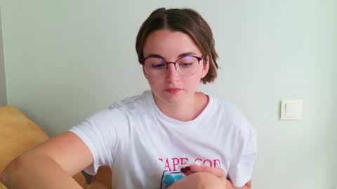 lana_gl online show from June 24, 11:20 am