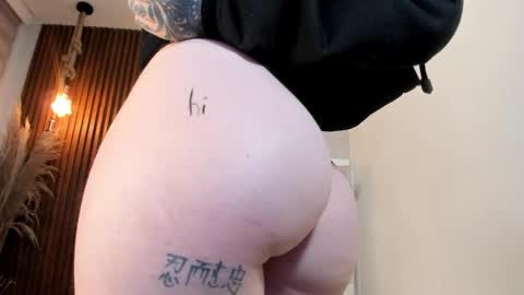 Snapshot of lana_jonnes_ chatting on February 3, 8:24 am Lana     igauroraaaaaaaaa 1 online show from February 3, 8:24 am