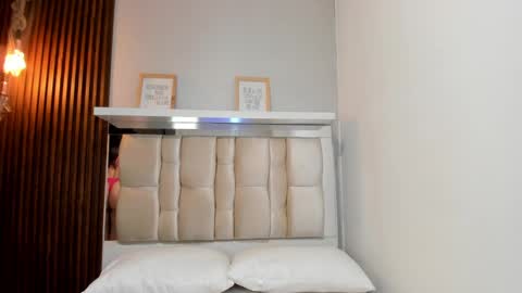 Snapshot of lana_jonnes_ chatting on February 21, 2:50 am Lana     igauroraaaaaaaaa 1 online show from February 21, 2:50 am