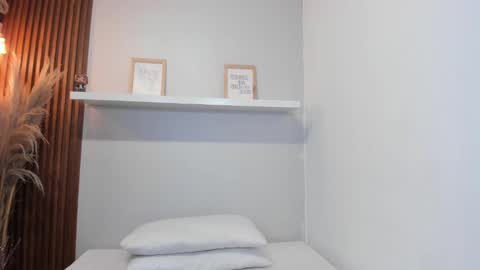 Snapshot of lana_jonnes_ chatting on October 28, 2:37 am Lana     igauroraaaaaaaaa 1 online show from October 28, 2:37 am