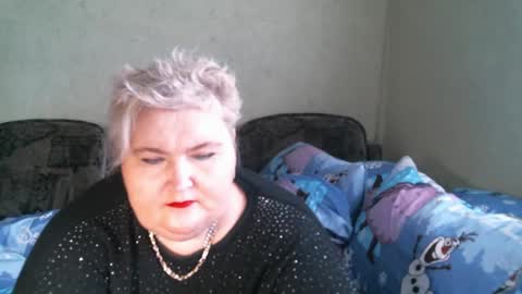 Snapshot of lanacat555 chatting on February 17, 1:32 pm lanacat555 online show from February 17, 1:32 pm