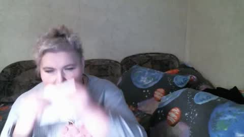 lanacat555 online show from April 18, 7:07 pm