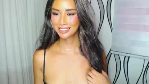 Snapshot of lanadel_hilton chatting on December 31, 6:27 am Lana online show from December 31, 6:27 am