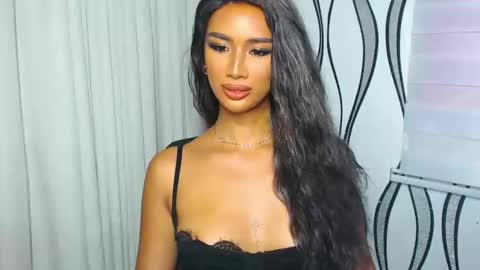 Snapshot of lanadel_hilton chatting on January 4, 1:42 am Lana online show from January 4, 1:42 am