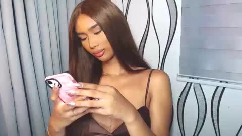 Snapshot of lanadel_hilton chatting on February 24, 10:47 pm Lana online show from February 24, 10:47 pm