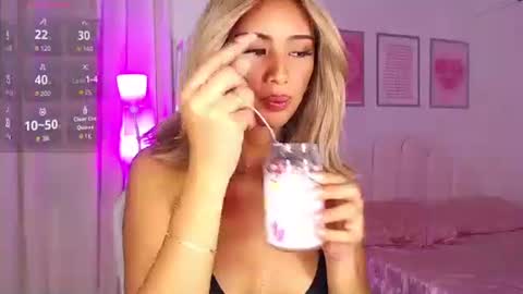 Snapshot of lanadel_hilton chatting on September 18, 8:22 pm Lana online show from September 18, 8:22 pm