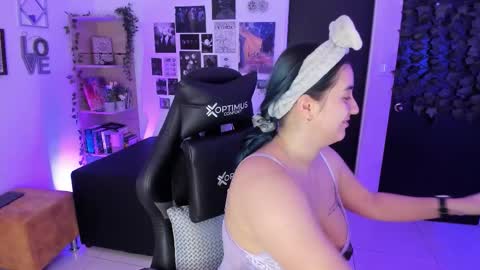 lanaherondale_ online show from November 25, 9:09 am