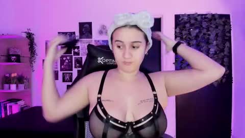 lanaherondale_ online show from December 16, 9:03 am