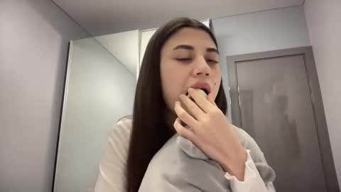 Lana online show from November 30, 4:33 pm