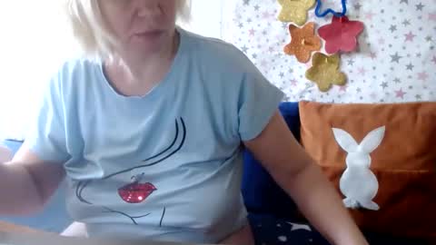 Snapshot of lanalovelyqueen chatting on June 15, 7:43 am LovelyQueen online show from June 15, 7:43 am
