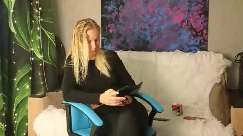 LanaviSmith online show from December 3, 6:32 am