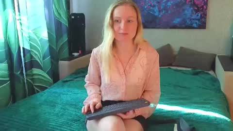 Snapshot of lanavismith chatting on May 25, 6:08 am LanaviSmith online show from May 25, 6:08 am