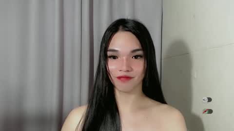 lanawyatt_ online show from December 14, 7:03 pm