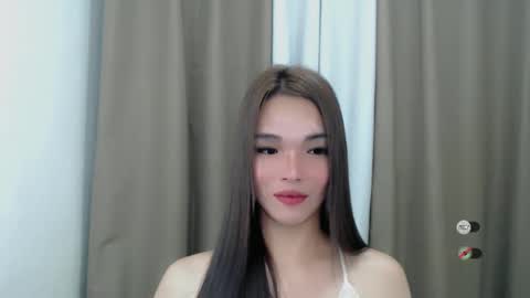 lanawyatt_ online show from January 28, 2:10 pm
