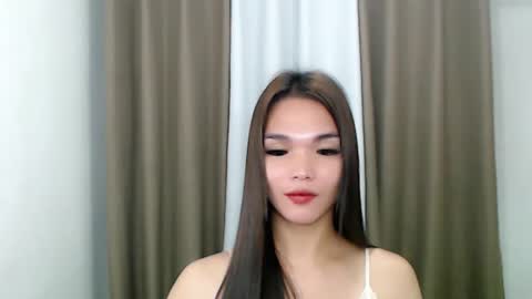 lanawyatt_ online show from February 25, 9:35 pm