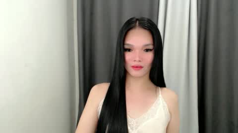 lanawyatt_ online show from October 30, 1:12 pm