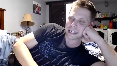 Snapshot of lancehardin chatting on February 5, 12:37 am Lance online show from February 5, 12:37 am