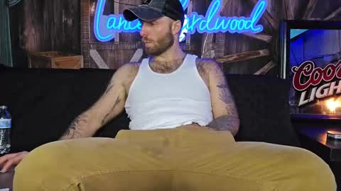 Snapshot of lancehardwood222 chatting on February 10, 1:35 am LANCE online show from February 10, 1:35 am