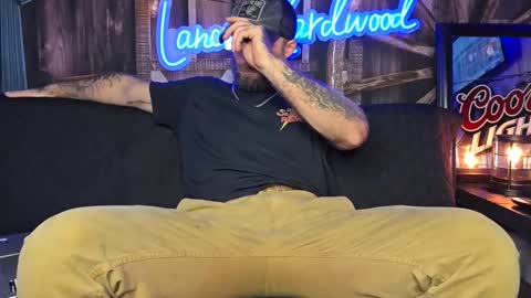 Snapshot of lancehardwood222 chatting on October 3, 12:18 am LANCE online show from October 3, 12:18 am