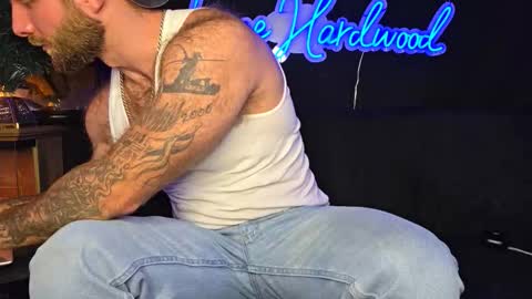 Snapshot of lancehardwood222 chatting on December 21, 1:35 am LANCE online show from December 21, 1:35 am