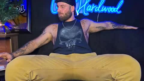 Snapshot of lancehardwood222 chatting on December 22, 1:24 am LANCE online show from December 22, 1:24 am